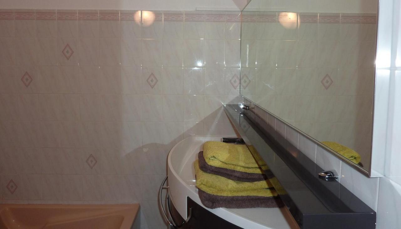 Studio Residence Bona, Vue Hippodrome Et Mer, Clim 耶尔 外观 照片